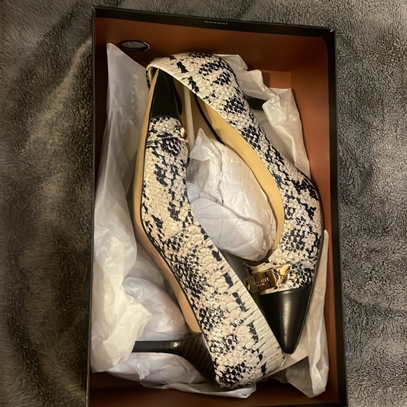 Use 2 times small lock on the heel. - Picture 5 of 5